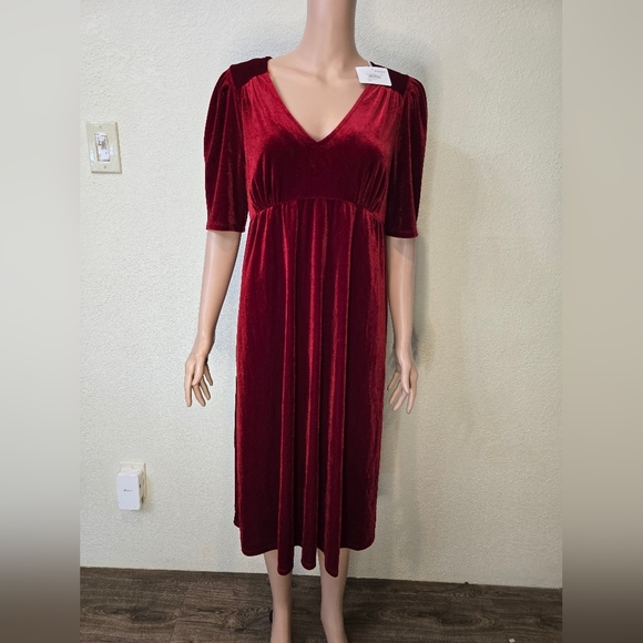 Maternity New INGRID & ISABEL dressWomens Red Velvet Short Sleeve Mid… - Picture 3 of 9